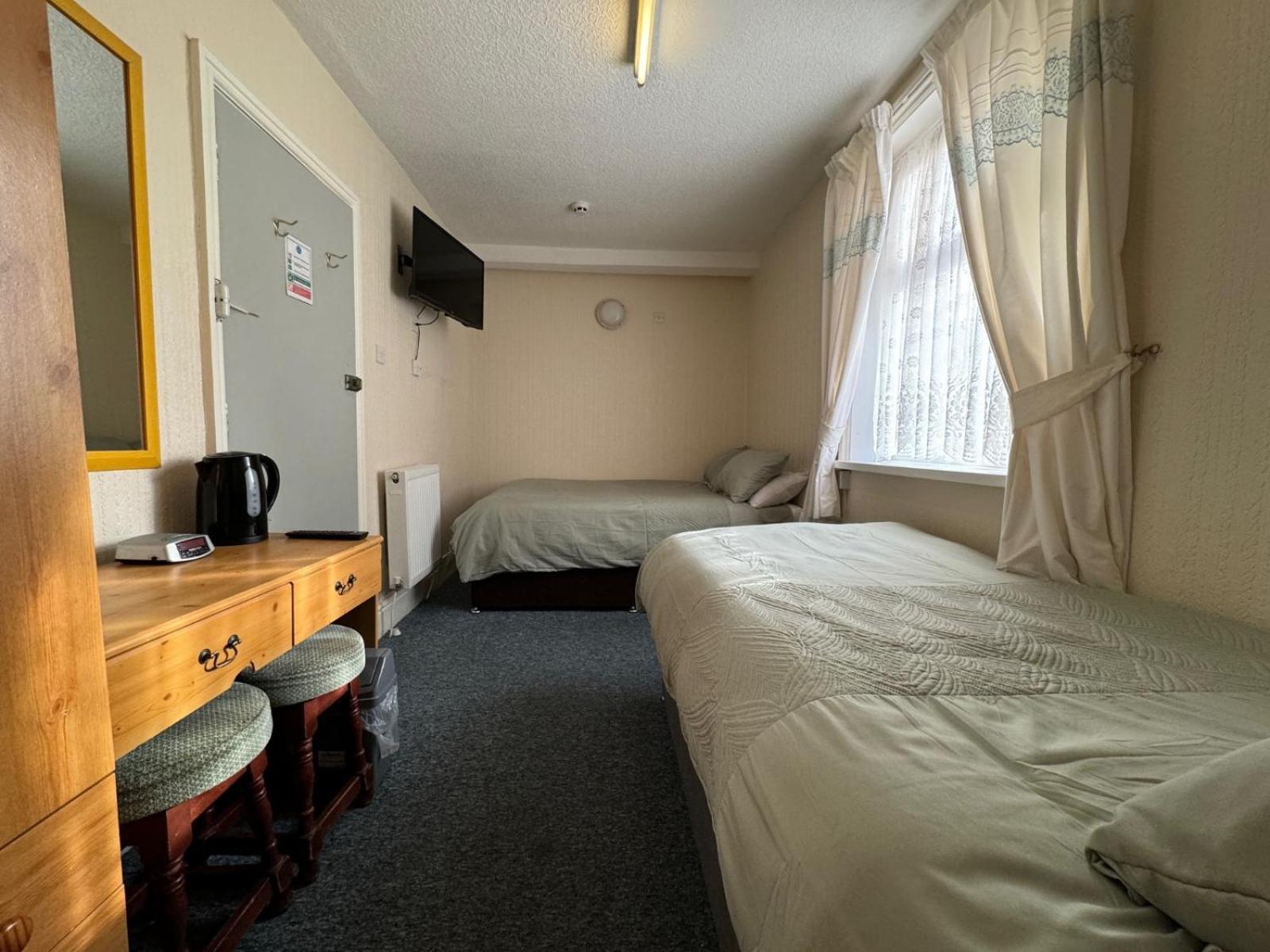 Delamere Hotel Блекпул Екстериор снимка
